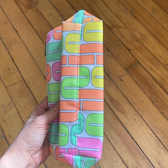 ❤️NEW-Clinique make up bag - Picture 5 of 8